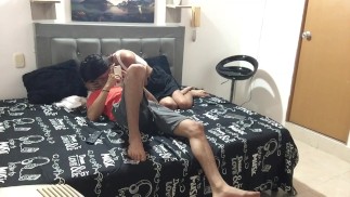 Ich lecke die Muschi meiner Stiefschwester, was für wunderschöne Naturtitten.