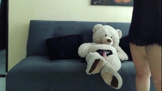 I masturbate and fuck myself with a huge dildo very close to my cousin without her noticing.