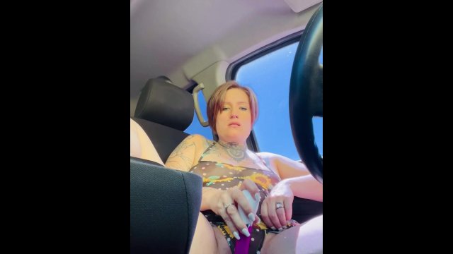 Horny Pregnant MILF Pulls Over To Fuck Her Pussy In the Truck