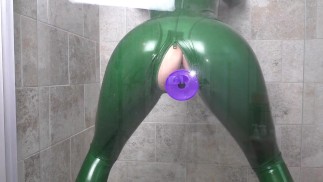 Lilou masturbates in the shower in green latex