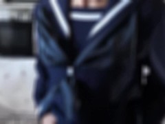 清楚系・セーラー服JKのオムツおもらし