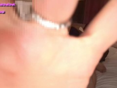 息子を2人産んだおまんこから大量の潮吹き！制御不能のおまんこが淫乱過ぎ！ - Screenshot 13 of 16 - 他人棒