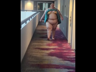 ホテルで点滅するBBW