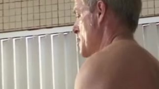 Swinger-Frau Stimmt Dem Neuen Ficken zu
