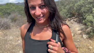 Итальянская брюнетка оседлала прогулку на улице и получила свою порцию спермы