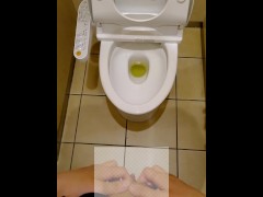 洋式トイレで立っておしっこ