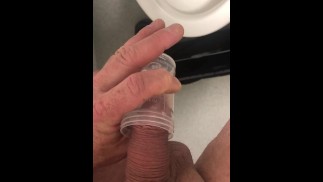我的医生要求再取一次尿液样本，我几乎也想给一点精液
