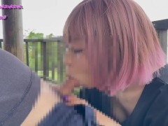 「彼女と私どっちが気持ちいい？」彼女と別れた部下のちんぽを公園のベンチに座らせてバキュームフェラ - Screenshot 7 of 16 - Japanese