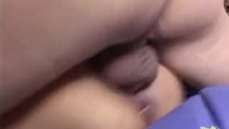 这个亚洲熟女知道她紧绷的屁股洞渴望什么