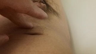 在漫长的一天后淋浴前的几秒钟 Edged Precum 浏览 pornhub！