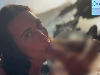 Потрясающий минет на пляже с большими волнами