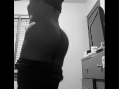 Ohio Tranny shaking her ass