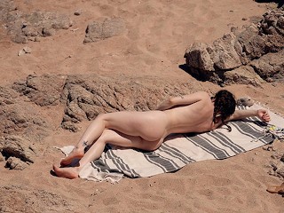 Horny College Girl Fuck a Stranger in a Nude Beach - little Arden