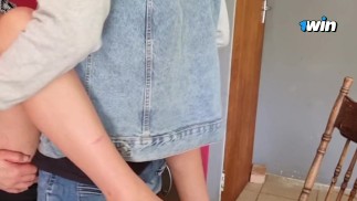 Ich hatte einfach Glück bei der Arbeit und fickte die Frau des Chefs Cuckold