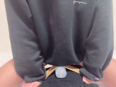 オナホを枕に固定して腰振りオナニーする巨根大学生。大量射精でフィニッシュ - Screenshot 2 of 16 - Nipple Play