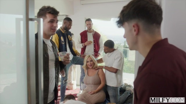 MILFY Thirsty Mom Savannah goes Airtight in Epic Gangbang