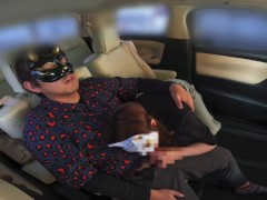 旦那の病院に付き添いで来て駐車場で不倫カーセックス - Screenshot 4 of 16 - Japanese