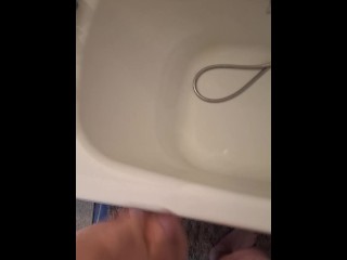 Дрочка в ванной