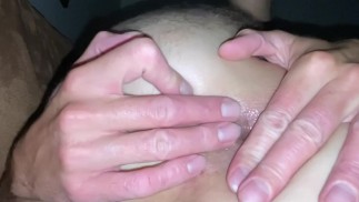 Geiler Arsch zwei Finger Loch