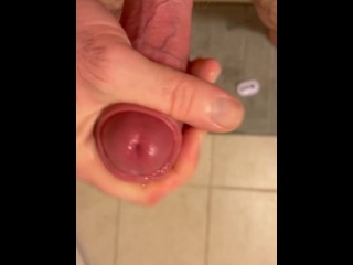 抚摸我的大鸡巴，直到我射出一大堆肥肉！