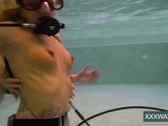 Hot chicks with a guy in the pool 13/16