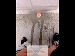 カップに立ちション