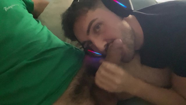 My roommate want head cumshot