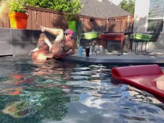 Poolside funday buffet - Screenshot 1 of 16 - Pussy Eating