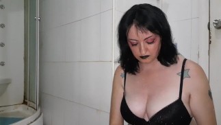 Goth slut gets on her knees and wet to clean bathroom