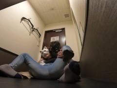 夫がいる隣の部屋でセックスをしているヘンタイ人妻 - Screenshot 5 of 16 - Asian