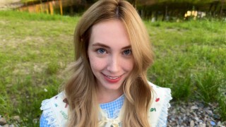 Помог симпатичной незнакомке на улице и трахнул ее в тот же день - Loly Nebel