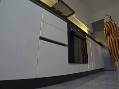 Сосед и жена трахаются на кухне, прежде чем я вернусь домой. Настоящая измена - Screenshot 1 of 16 - Neighbor