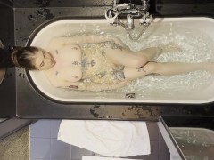 Bath time - Screenshot 5 of 16 - Girl Masturbating