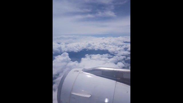 Viajo a Colombia y la esposa de hermanastro me recibe con mamada profunda cuckold infiel latina real