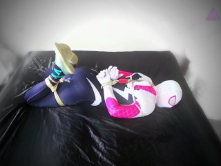 Паук-gwen связывает себя