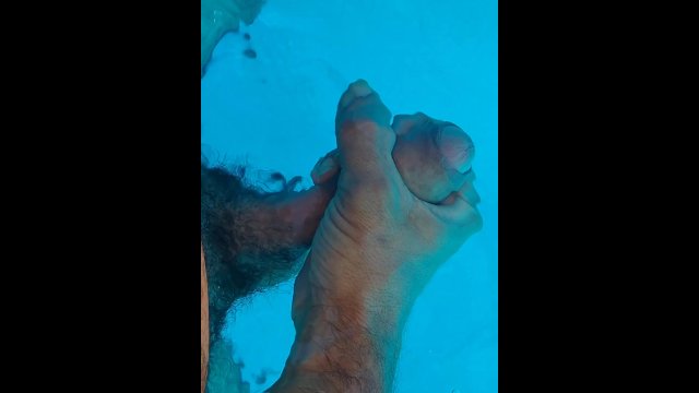 Juego en la piscina