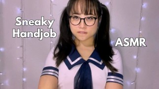 Von einem Cute asiatischen Schulmädchen einen Handjob unter dem Schreibtisch bekommen -ASMR