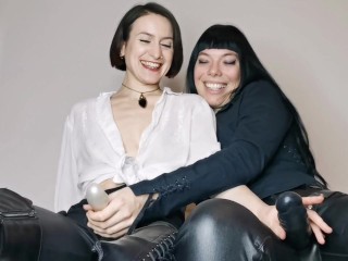 Страпон от первого лица и Dirty Talk: мисс Flora и Goddess Aurora