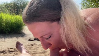 Diese Blonde Schlampe nimmt echt überall den Schwanz in den Mund! Diese Ladung ist nur für dich!