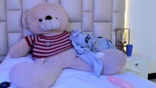 A Stunning College Student With A Hairy Pussy Flexes It And Flaunts It On A Webcam