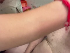 老婆在家中半裸體幫老公剪髮及鎖住了老公的陰莖以防老公去偷情。 - Screenshot 13 of 16 - Half Naked