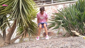 Umiihi sa parke ang girlfriend ko