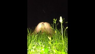 Dildo in der Natur! Mein Arsch scheint glücklich zu sein und es tut gut zu picken!