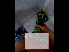 ペットボトルにおしっこ