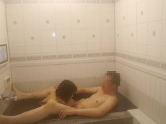 【素人個人撮影】下半身のさわり合っこでムラムラしてセックスする中年男と出会い系女子 - Screenshot 1 of 16 - 騎乗位