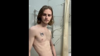 Playing with a long hose in the bathroom🚀On my OnlyFans volk.in