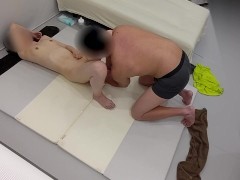 えっちなオイルマッサージで身体がぬるぬるに・・。 触られているうちに、気がついたら感度がMAX！！ そのまま激しいオイルSEXへ突入　童顔/おっぱい 無修正/ローション/パイパン/日本 - Screenshot 8 of 16 - バック