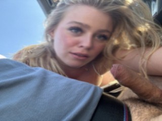 Я возбудилась во время поездки на машине, а затем сделала ему хороший долгий минет