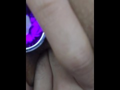 coloquei o plug e fiquei com a bucetinha molhada