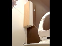 洋式トイレで立っておしっこ - Screenshot 10 of 16 - おしっこ